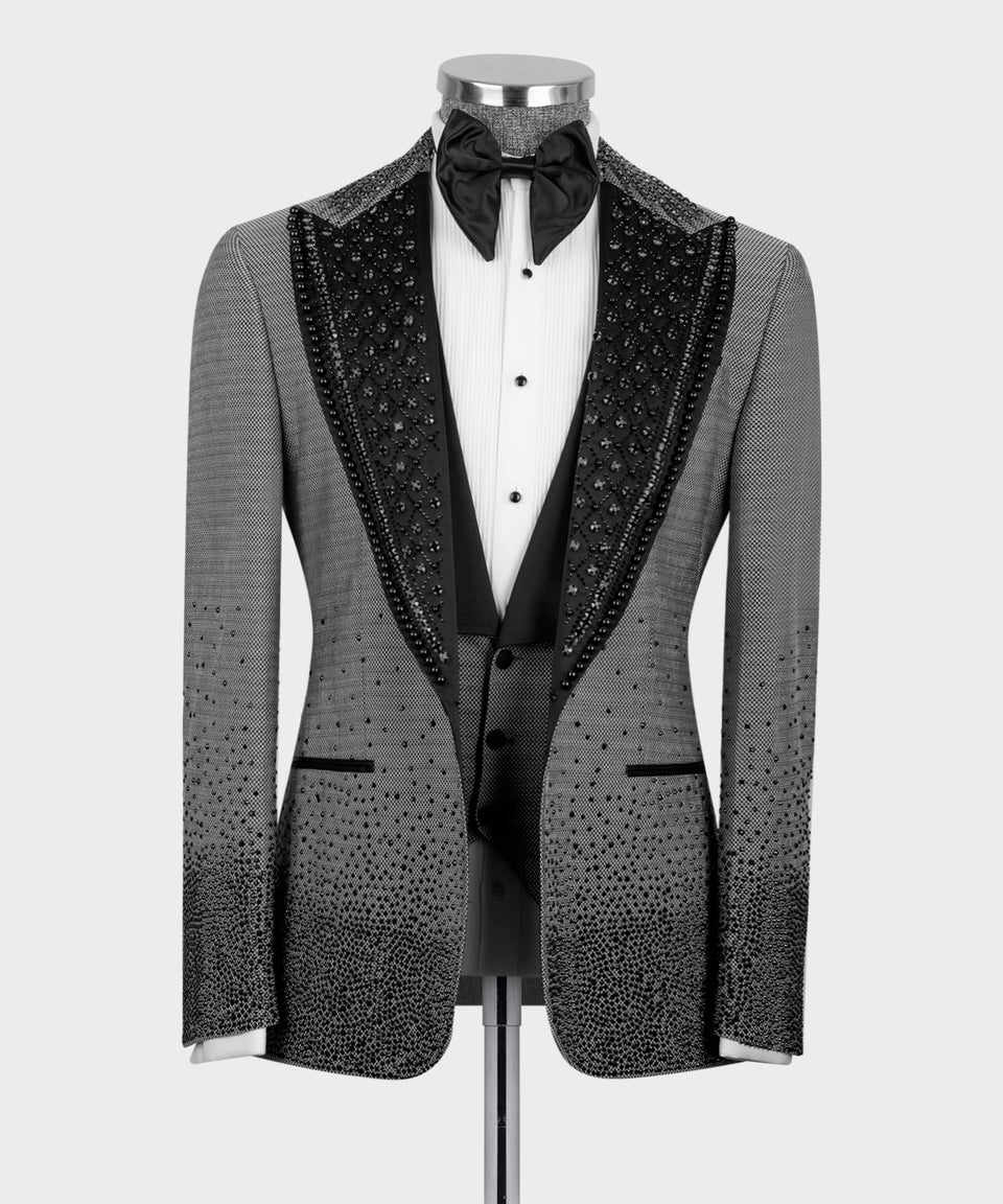 Esmoquin negro | Lujoso esmoquin gris de un botón con detalles de cristal negro 