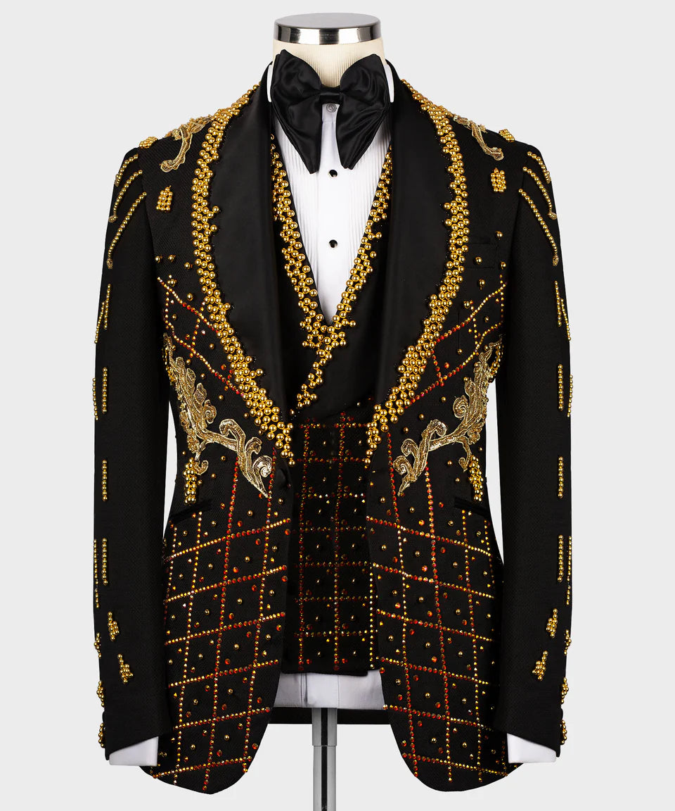 Conjunto de esmoquin negro (3 piezas) con solapa adornada en rojo y dorado y cristales rojos degradados 