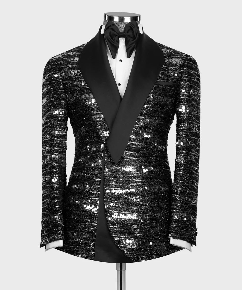 Estilo esmoquin negro: traje de esmoquin cruzado con lentejuelas negras y plateadas y solapa chal negra 
